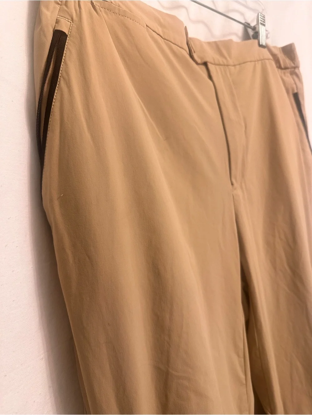 Lacoste Men's Light Brown Hybrid Shorts with Zip Pockets /38/